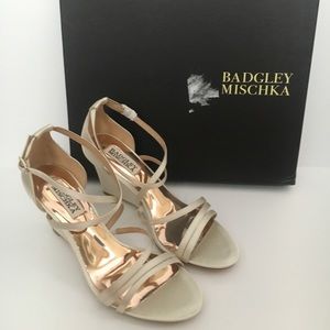 NWT Badgley Mischka Cream Wedges